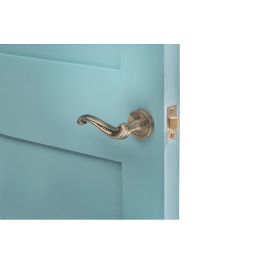 Old English Colchester Lever on Round Rose Antique Brass